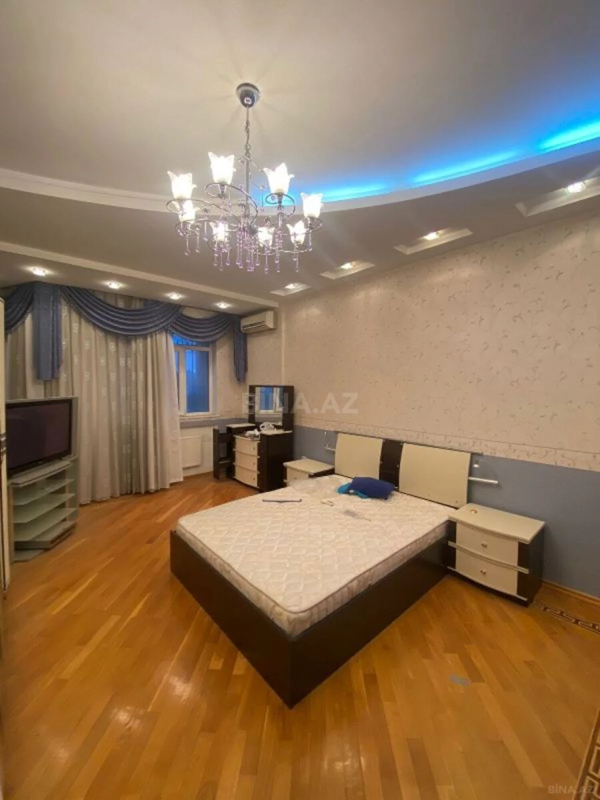 Satılır 4 otaqlı mənzil 177 m²