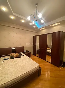 Satılır 4 otaqlı mənzil 177 m²