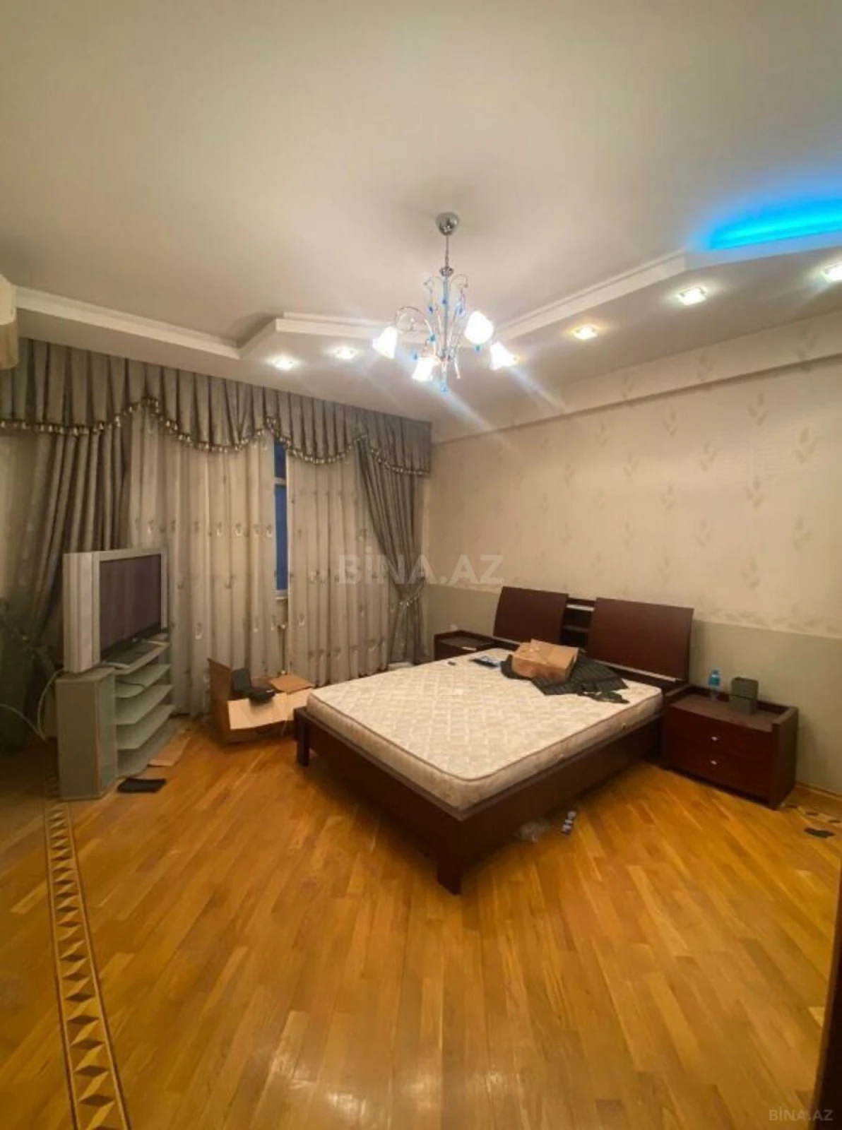 Satılır 4 otaqlı mənzil 177 m²