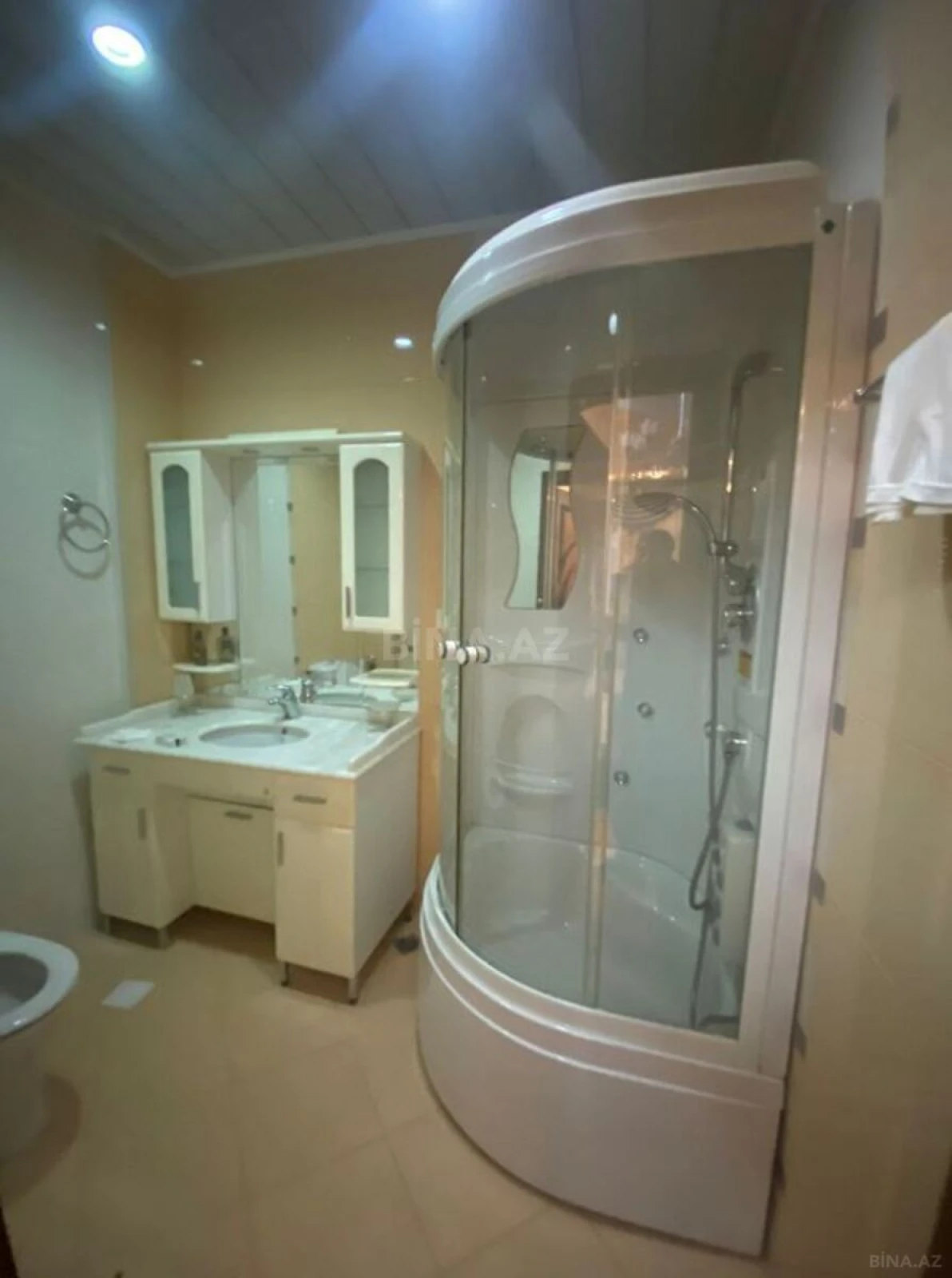 Satılır 4 otaqlı mənzil 177 m²