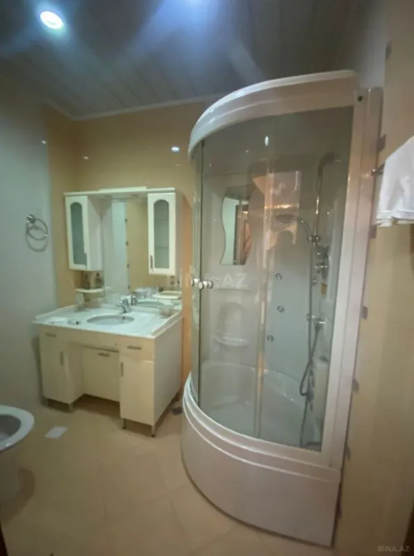 Satılır 4 otaqlı mənzil 177 m²