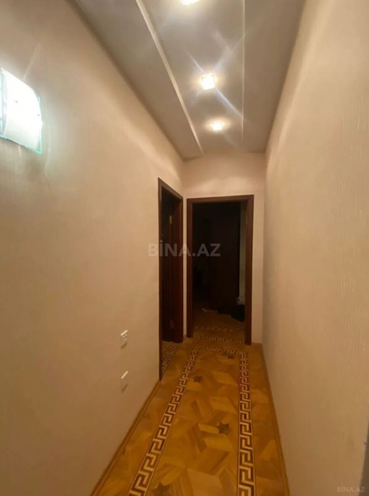 Satılır 4 otaqlı mənzil 177 m²