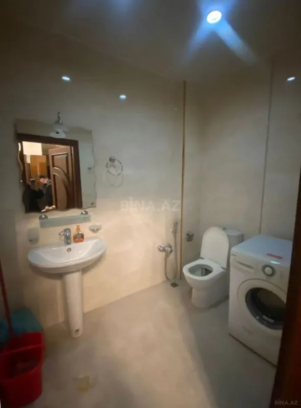 Satılır 4 otaqlı mənzil 177 m²