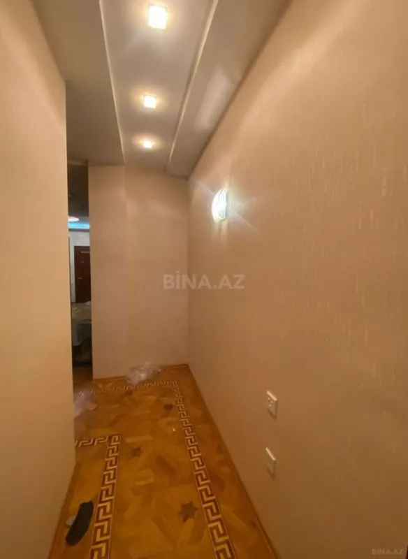 Satılır 4 otaqlı mənzil 177 m²