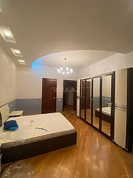 Satılır 4 otaqlı mənzil 177 m²