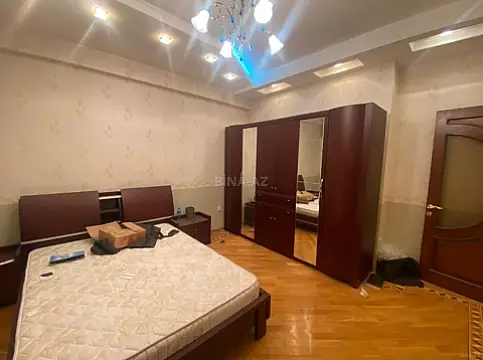 Satılır 4 otaqlı mənzil 177 m²