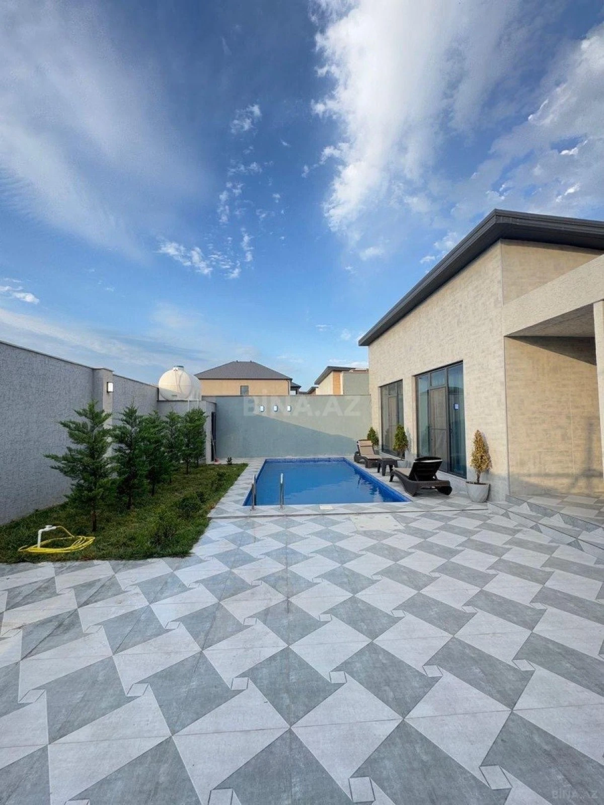 Kirayə verilir 4 otaqlı həyət evi 240 m²