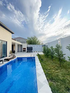 Kirayə verilir 4 otaqlı həyət evi 240 m²