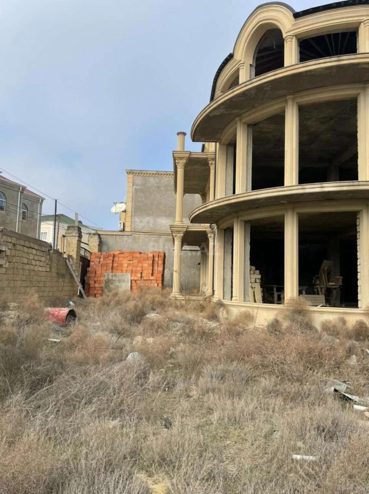 Satılır 6 otaqlı həyət evi 495 m²