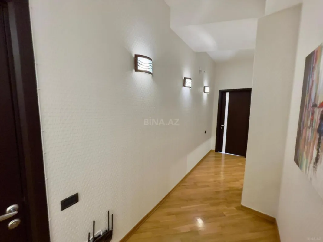 Satılır 4 otaqlı mənzil 225 m²