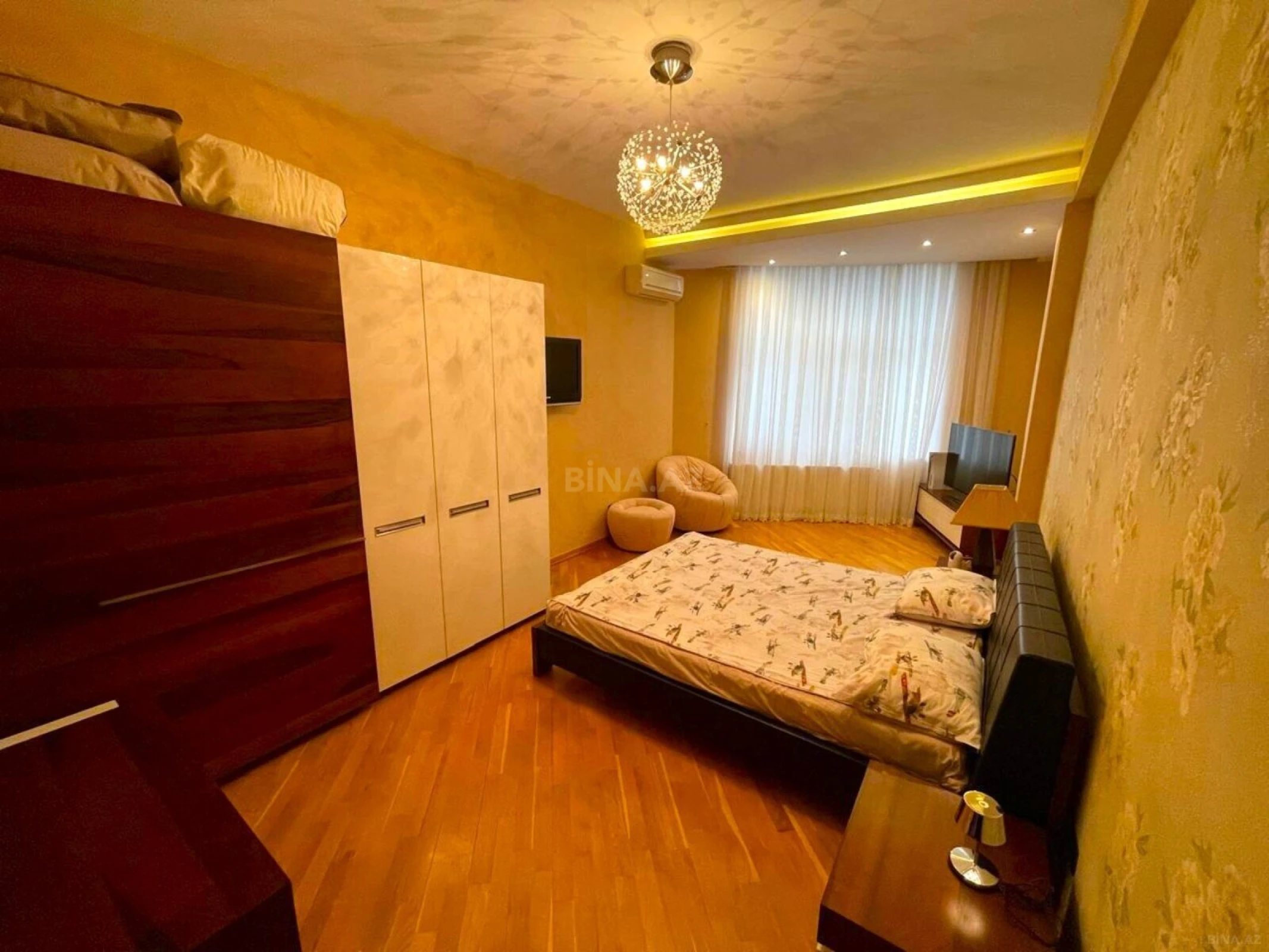 Satılır 4 otaqlı mənzil 225 m²