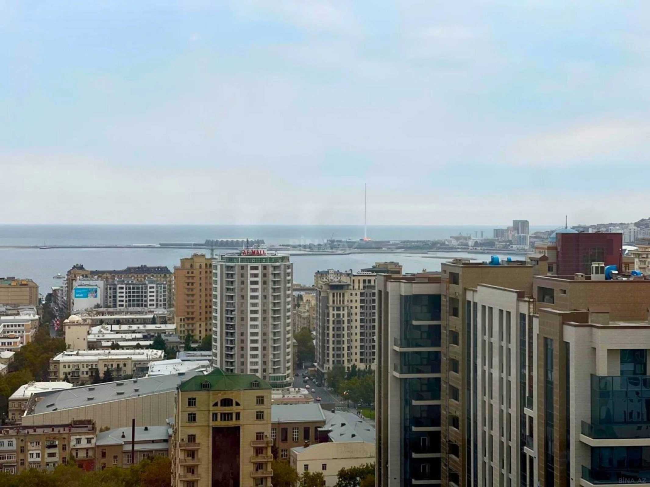 Satılır 4 otaqlı mənzil 225 m²