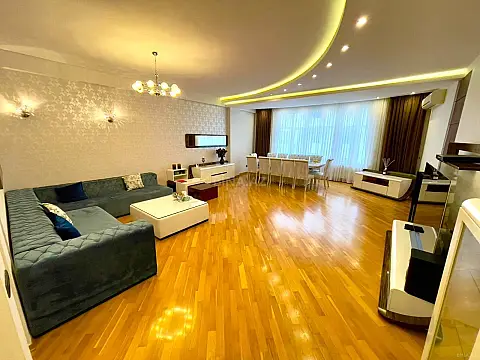 Satılır 4 otaqlı mənzil 225 m² — Bakı, Nizami 4 otaq 225.00 m²