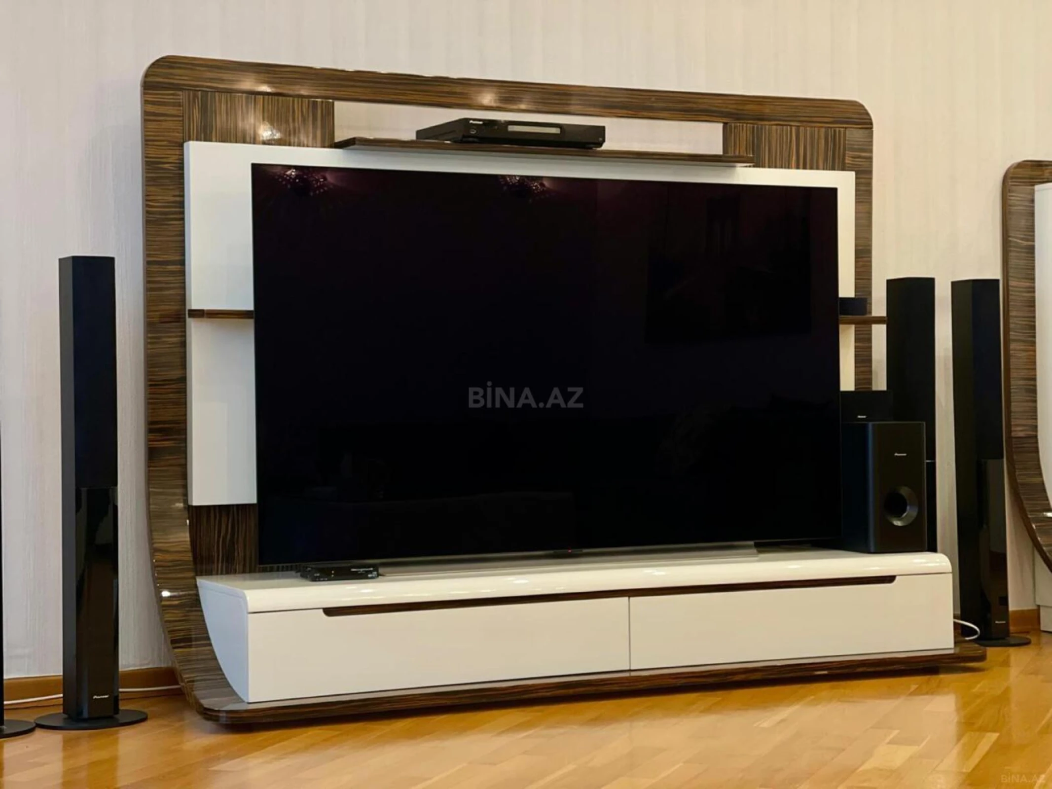 Satılır 4 otaqlı mənzil 225 m²