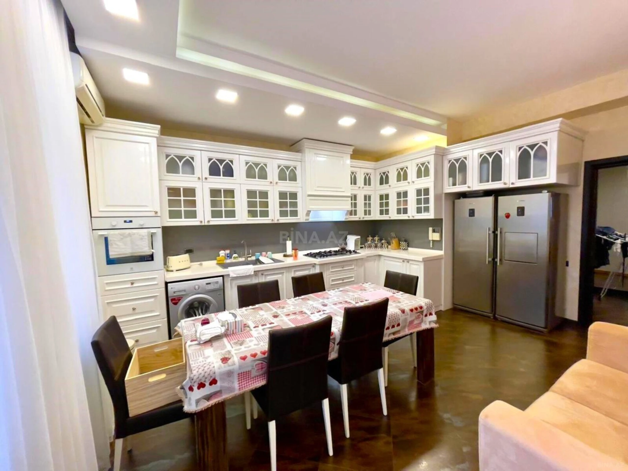 Satılır 4 otaqlı mənzil 225 m²