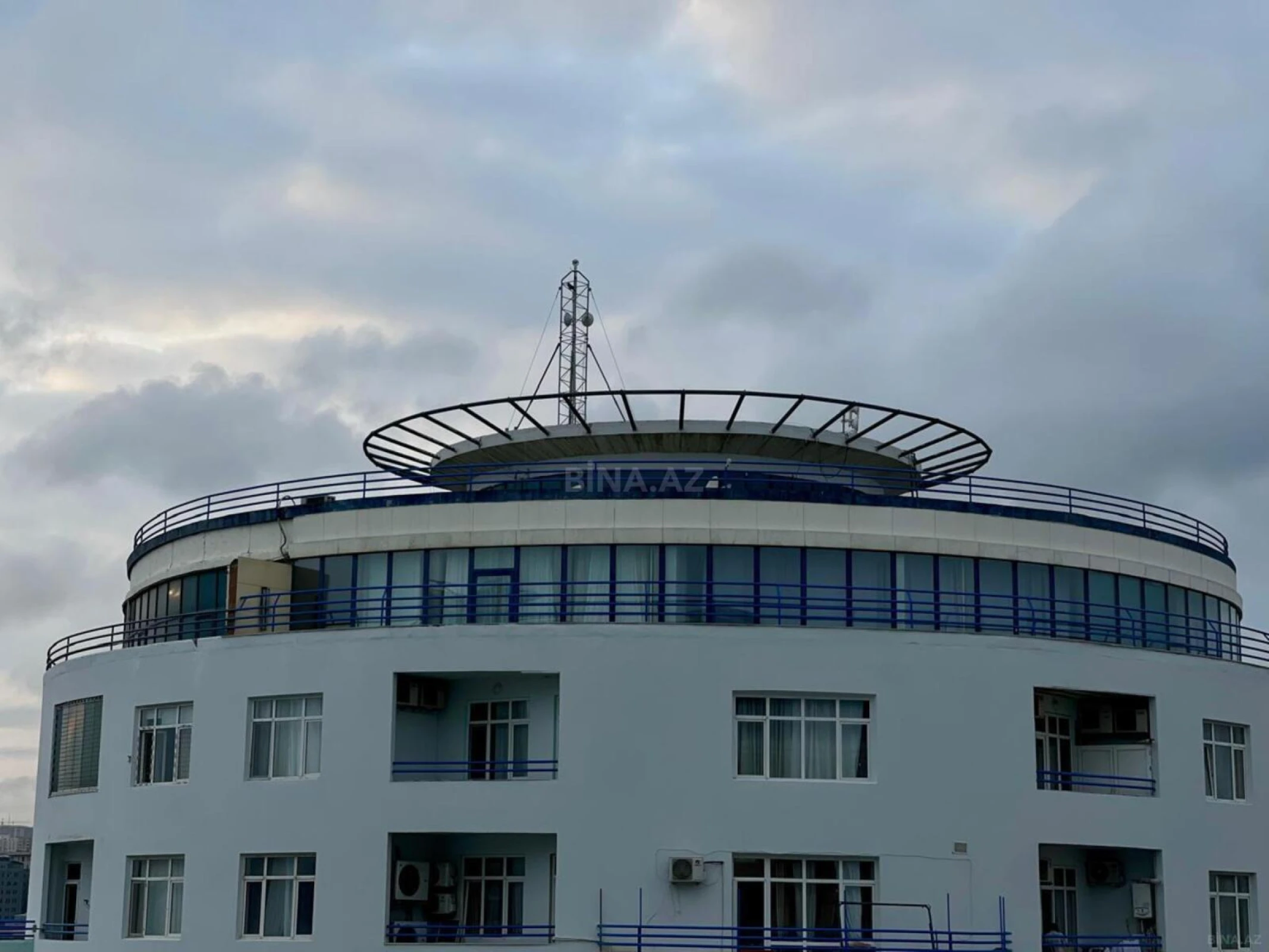 Satılır 4 otaqlı mənzil 225 m²