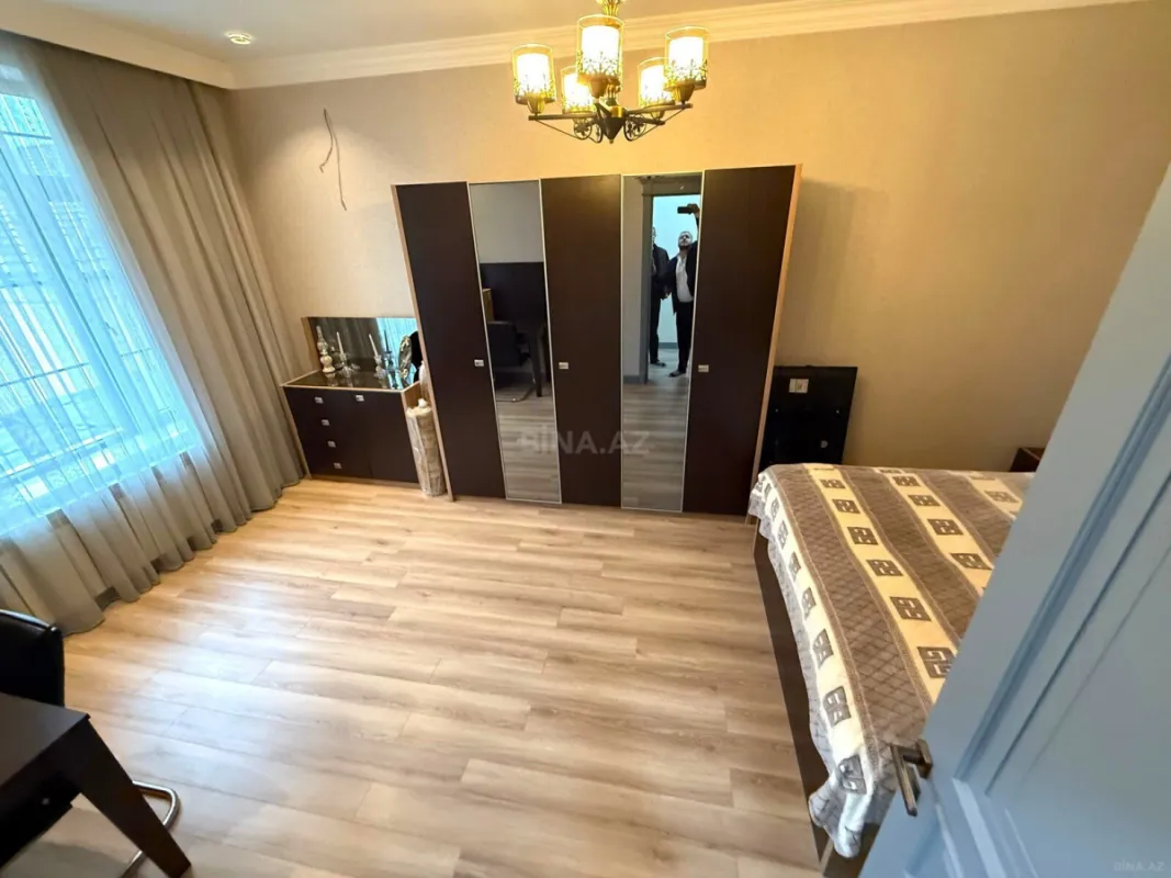Satılır 5 otaqlı həyət evi 360 m²