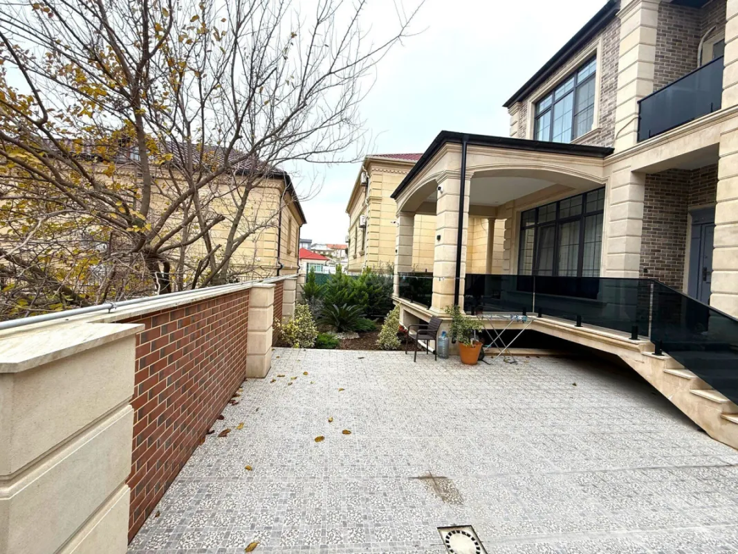 Satılır 5 otaqlı həyət evi 360 m²