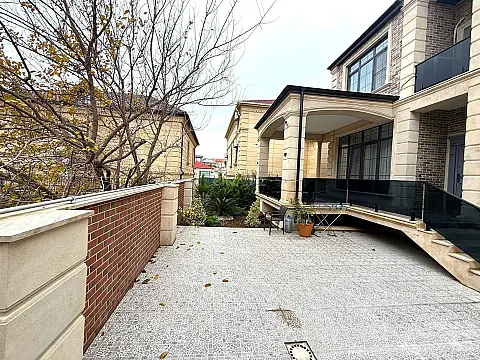 Satılır 5 otaqlı həyət evi 360 m²