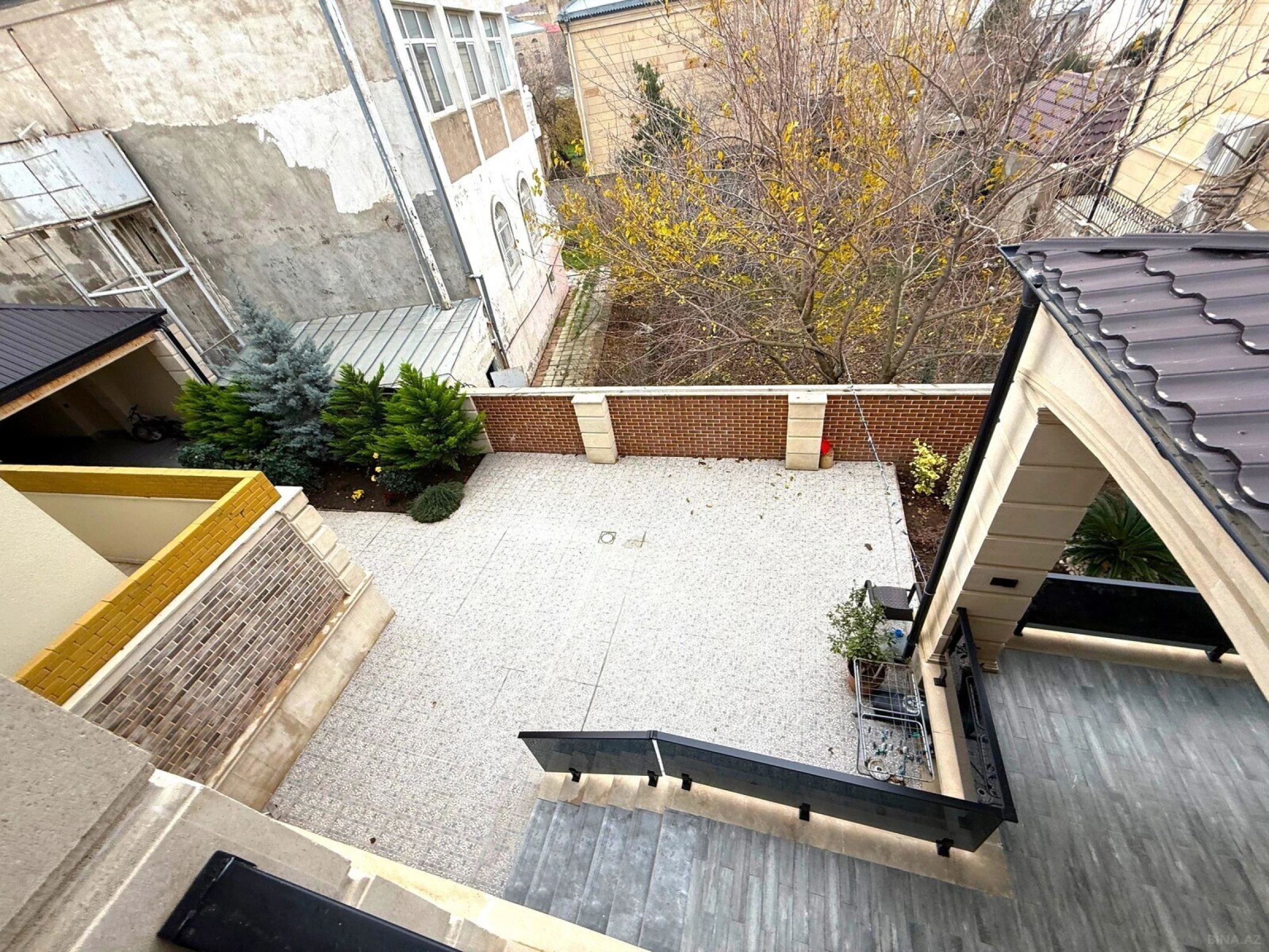 Satılır 5 otaqlı həyət evi 360 m²