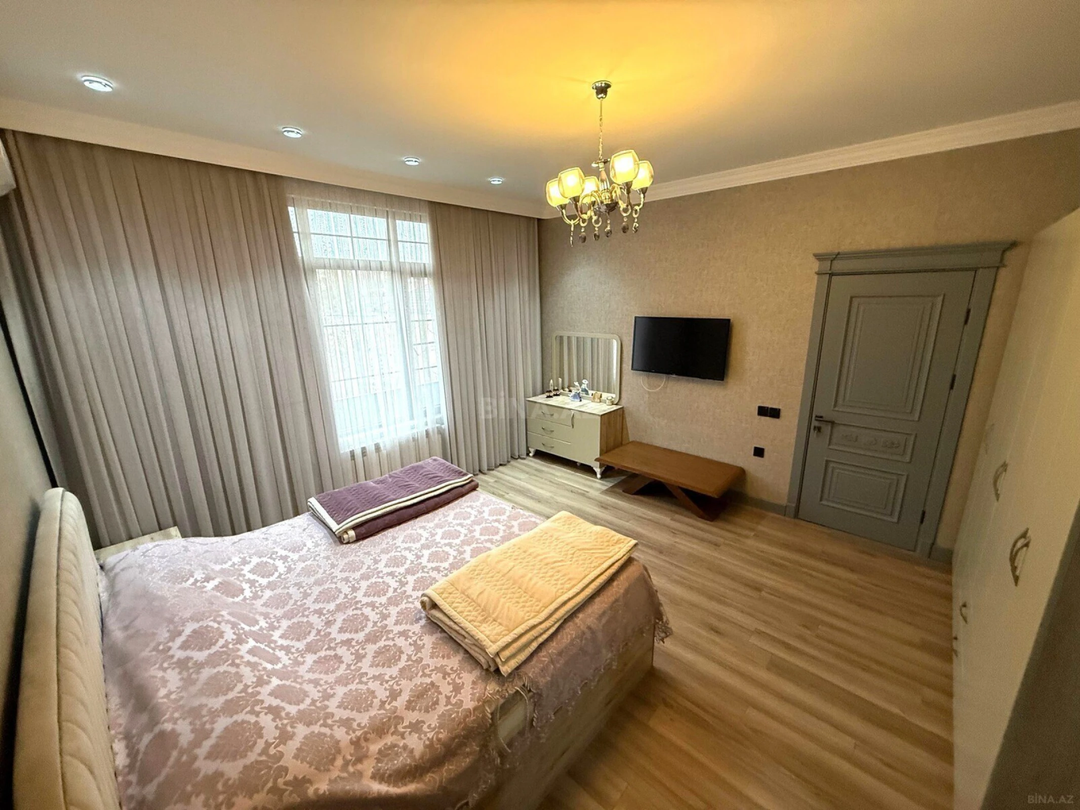 Satılır 5 otaqlı həyət evi 360 m²