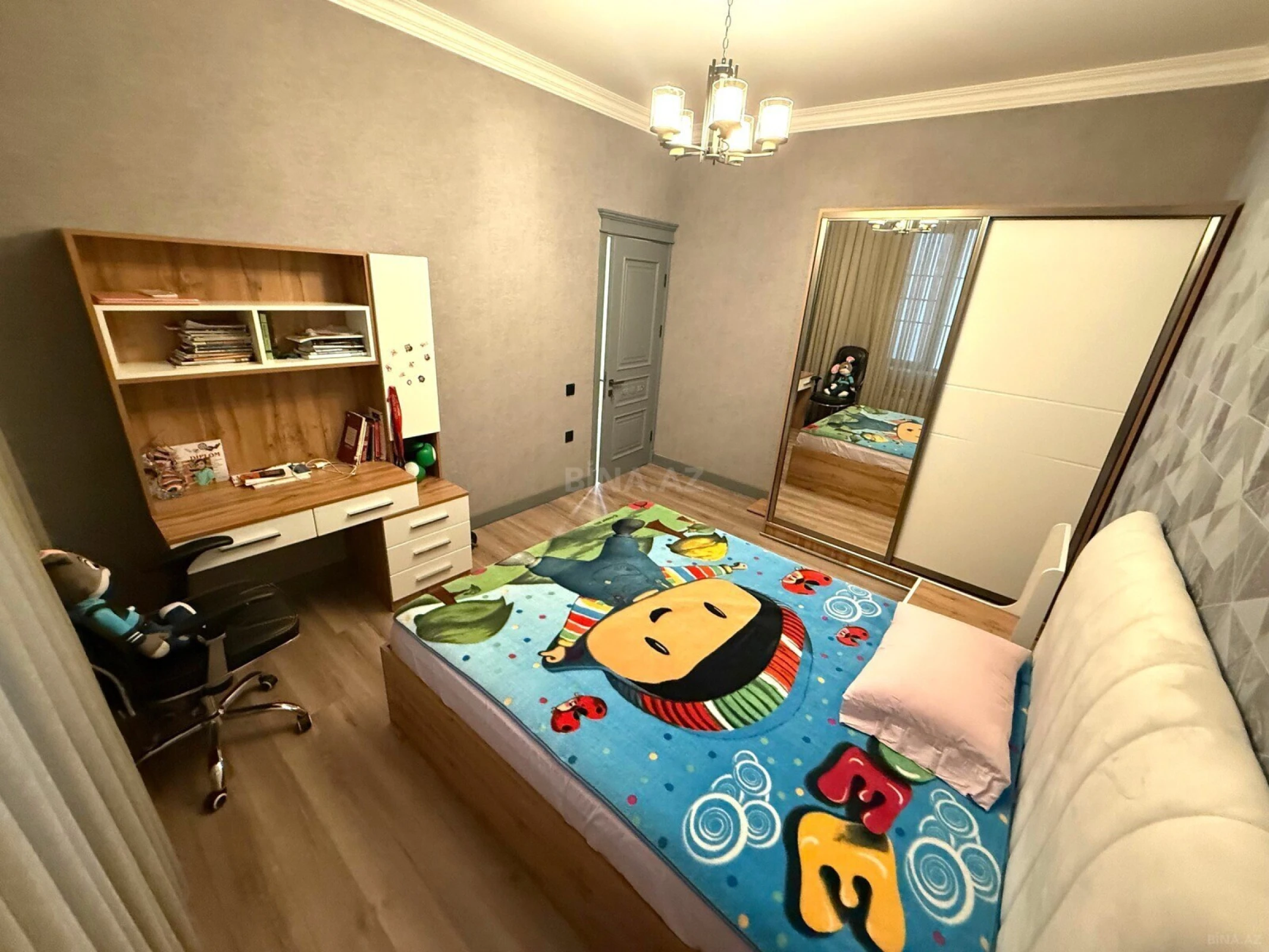 Satılır 5 otaqlı həyət evi 360 m²
