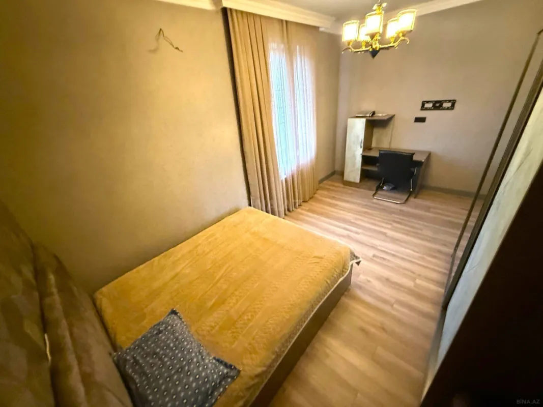Satılır 5 otaqlı həyət evi 360 m²