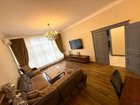 Satılır 5 otaqlı həyət evi 360 m²