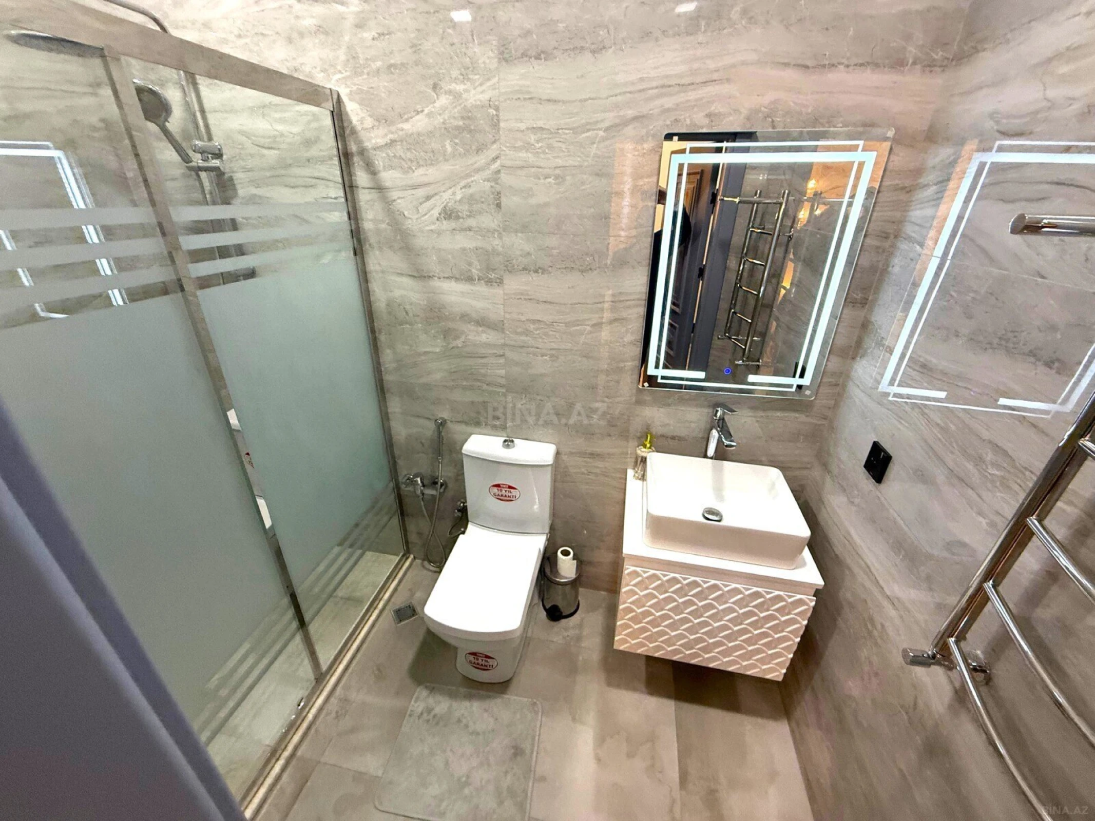 Satılır 5 otaqlı həyət evi 360 m²