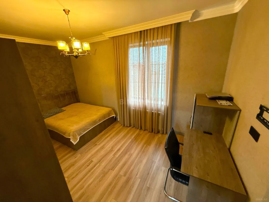 Satılır 5 otaqlı həyət evi 360 m²