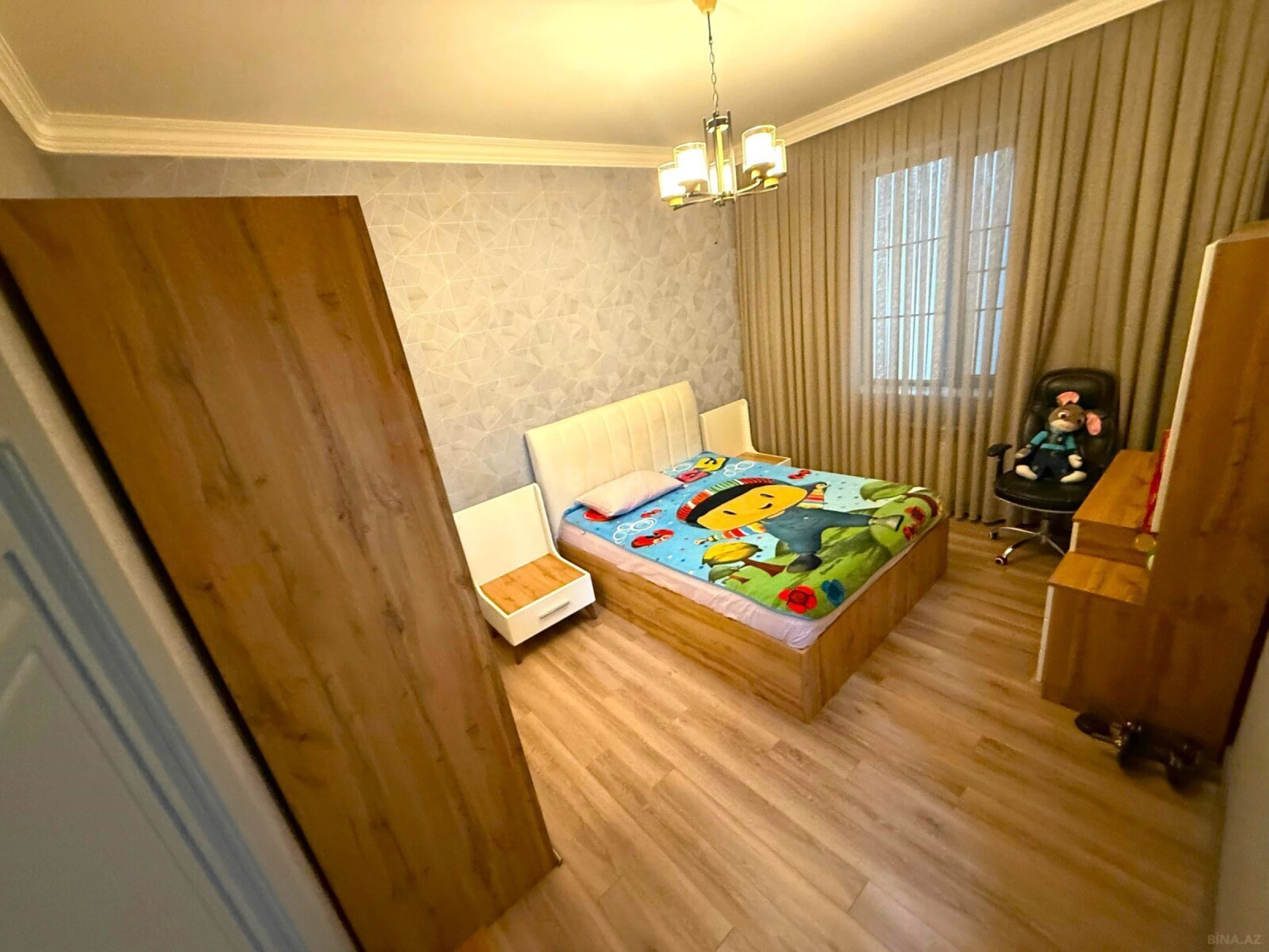 Satılır 5 otaqlı həyət evi 360 m²