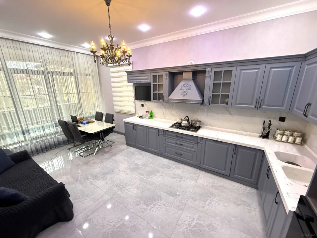 Satılır 5 otaqlı həyət evi 360 m²