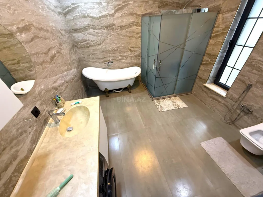 Satılır 5 otaqlı həyət evi 360 m²