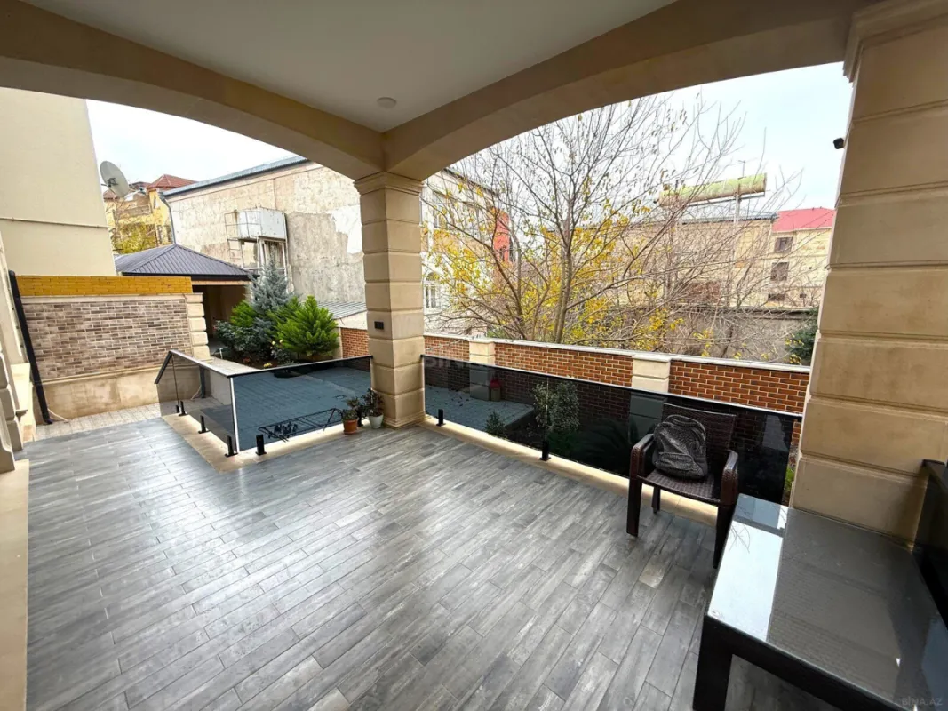 Satılır 5 otaqlı həyət evi 360 m²