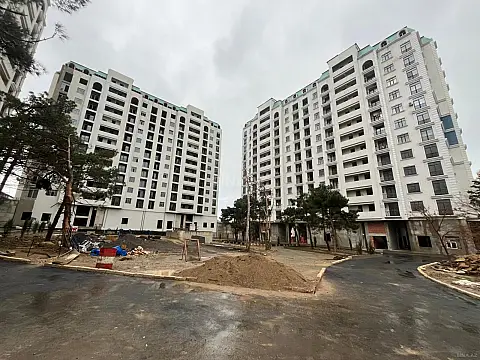 Satılır 2 otaqlı mənzil 82 m²