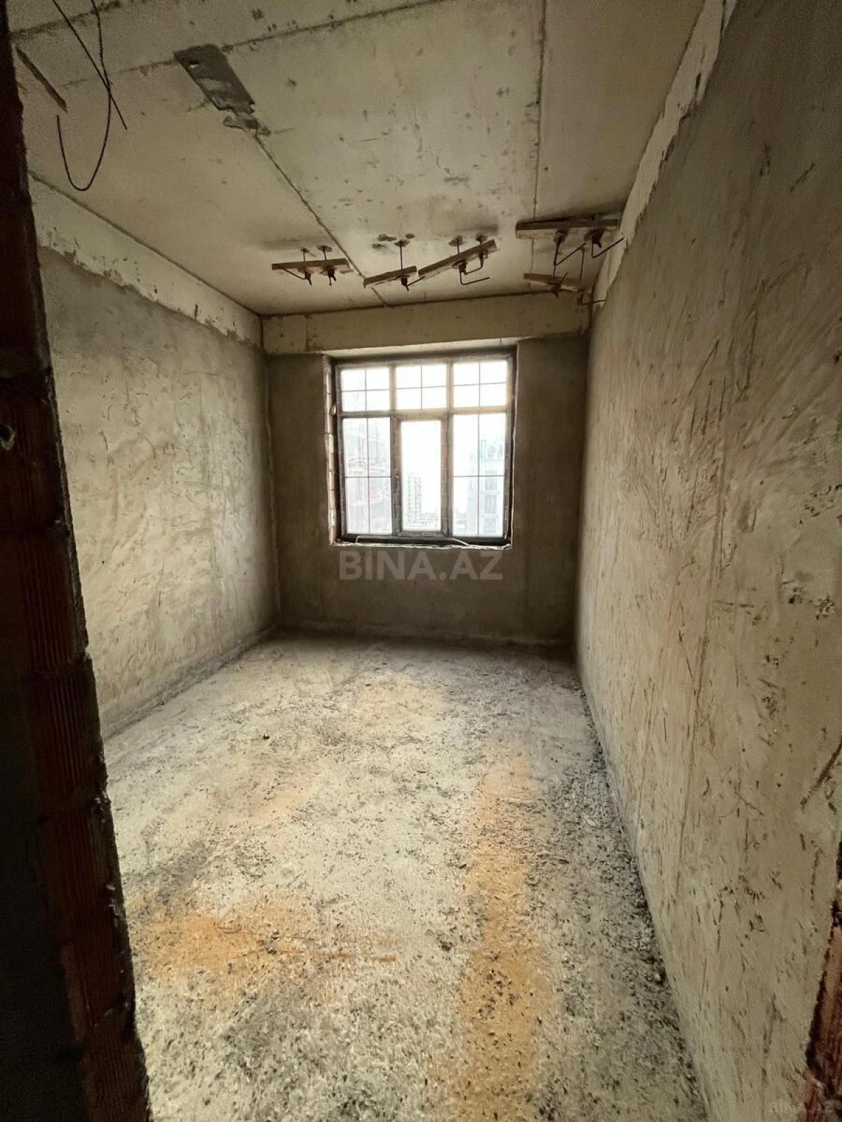 Satılır 2 otaqlı mənzil 82 m²