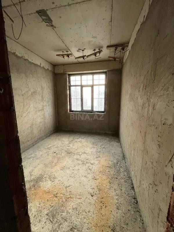 Satılır 2 otaqlı mənzil 82 m²