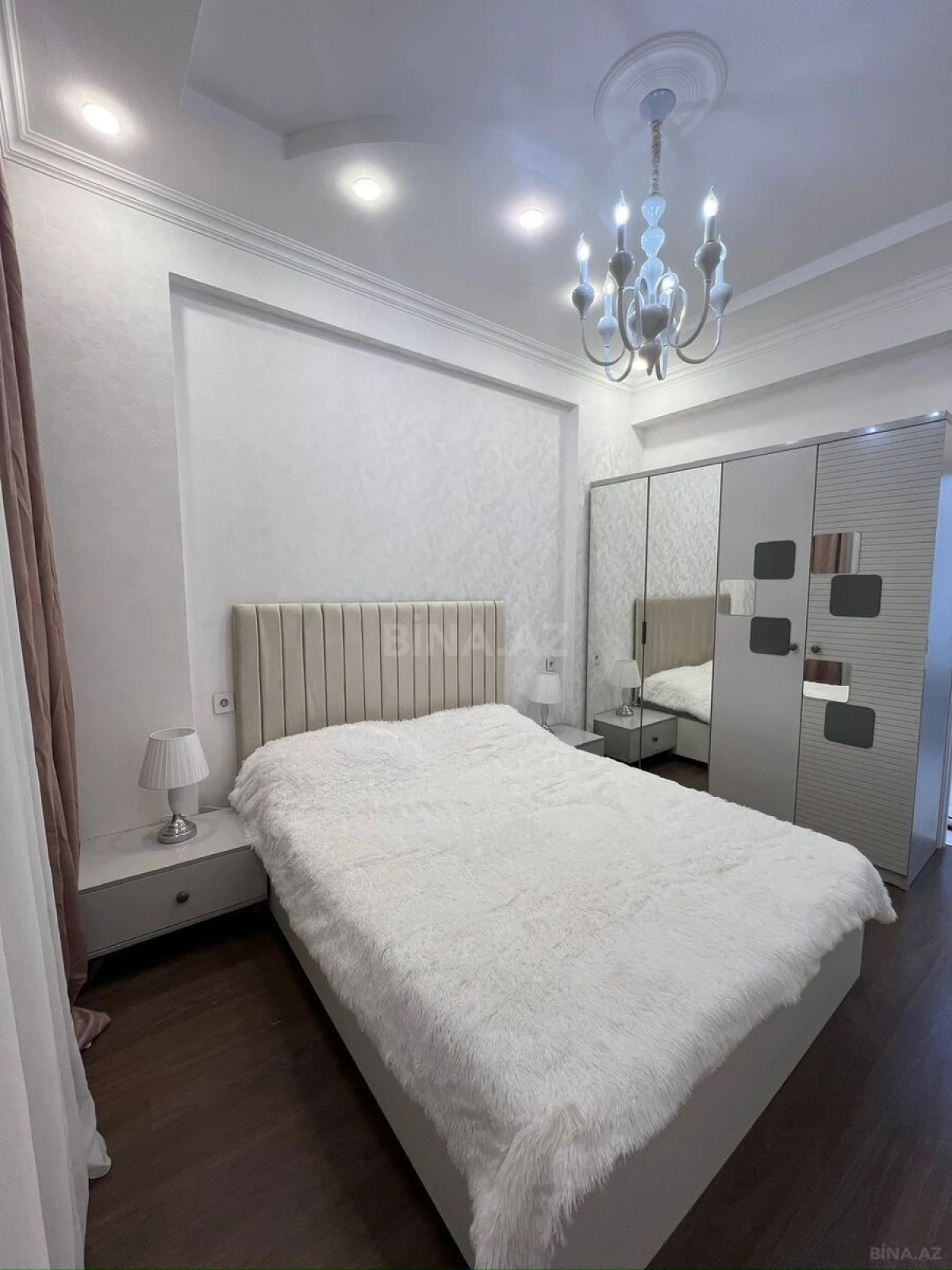 Kirayə verilir 2 otaqlı mənzil 70 m²