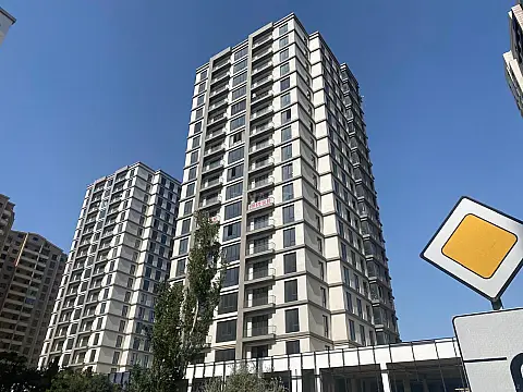 Satılır 3 otaqlı mənzil 133 m²