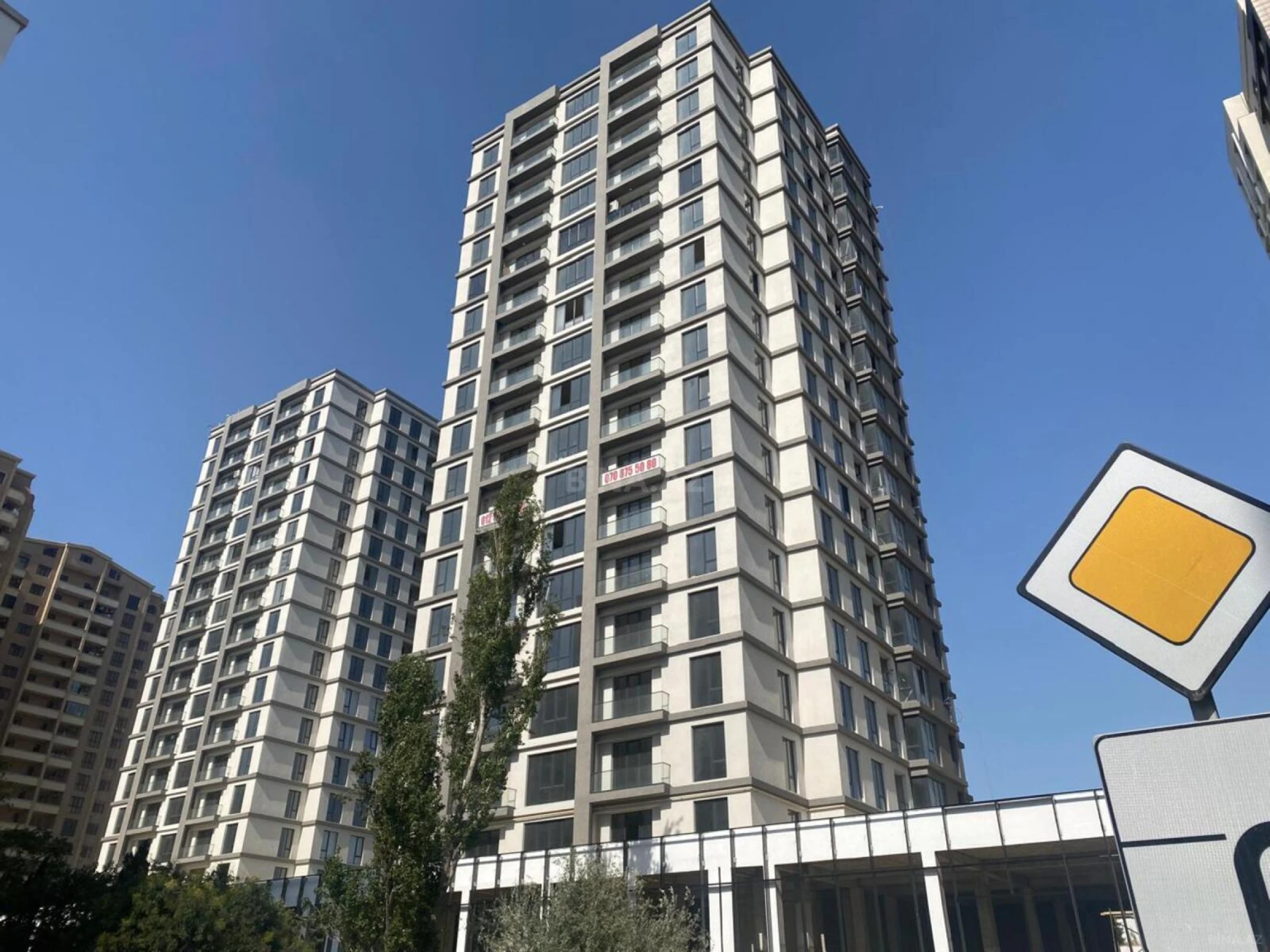 Satılır 3 otaqlı mənzil 133 m²