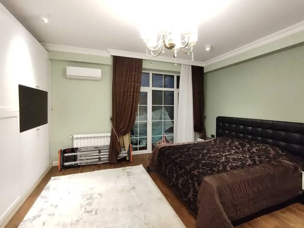 Satılır 4 otaqlı mənzil 156 m²