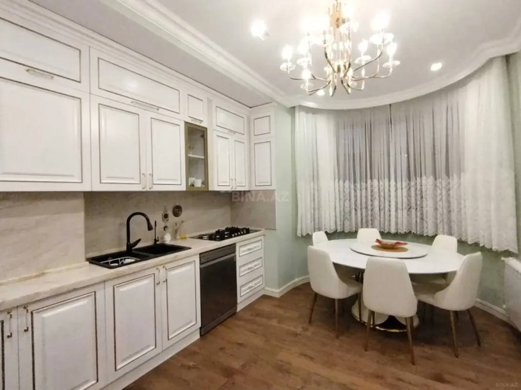 Satılır 4 otaqlı mənzil 156 m²