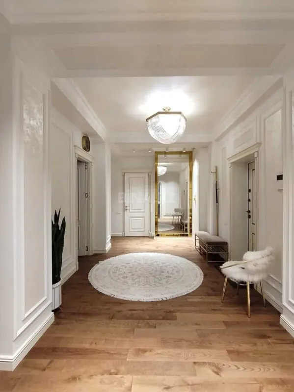 Satılır 4 otaqlı mənzil 156 m²