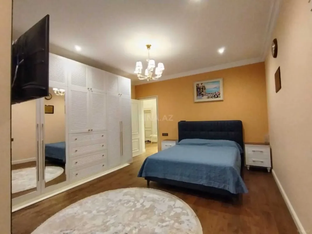 Satılır 4 otaqlı mənzil 156 m²