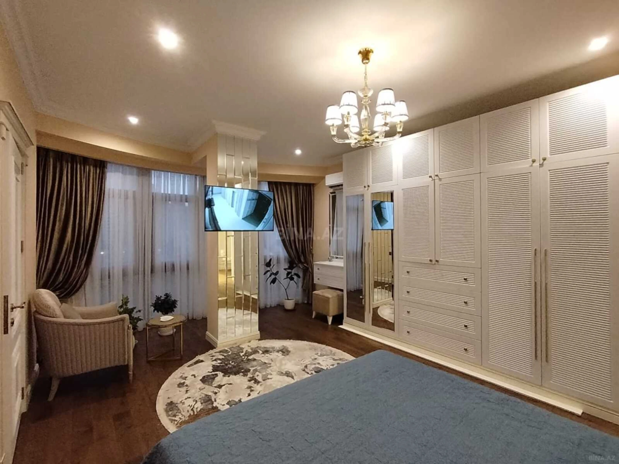 Satılır 4 otaqlı mənzil 156 m²