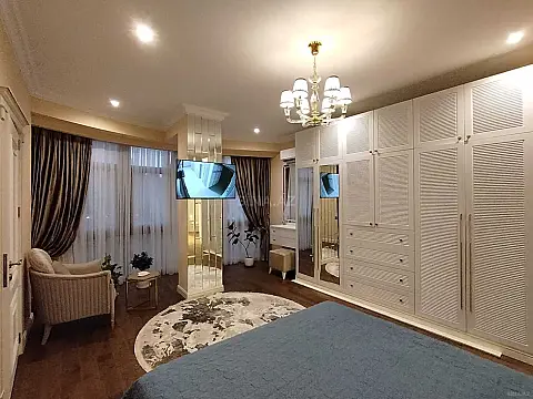 Satılır 4 otaqlı mənzil 156 m²