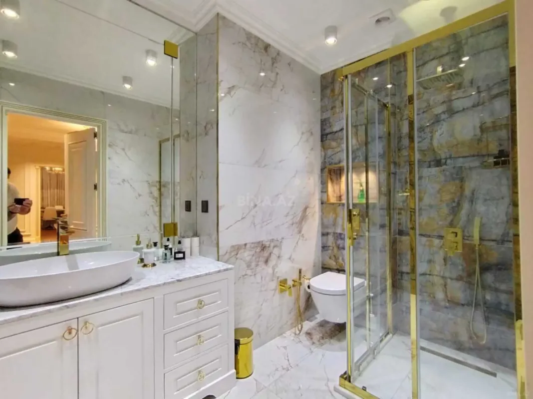 Satılır 4 otaqlı mənzil 156 m²