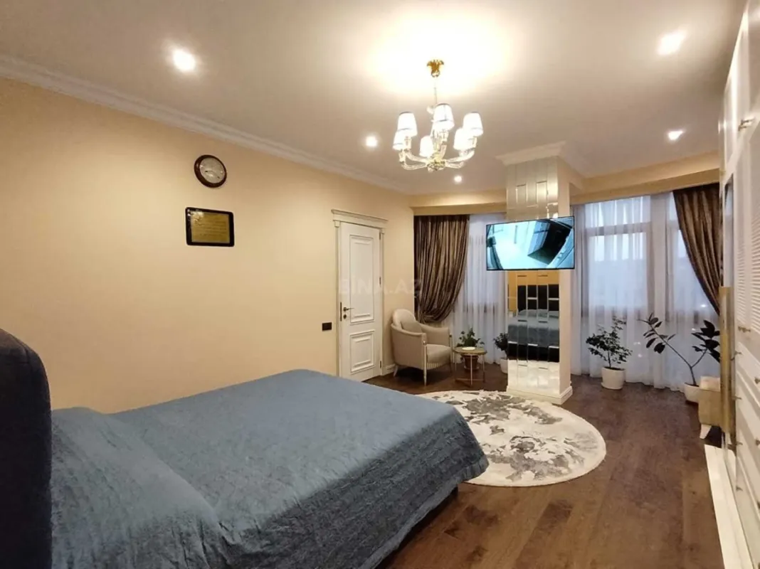 Satılır 4 otaqlı mənzil 156 m²