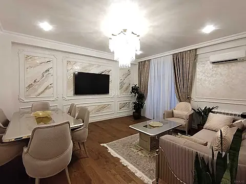 Satılır 4 otaqlı mənzil 156 m²