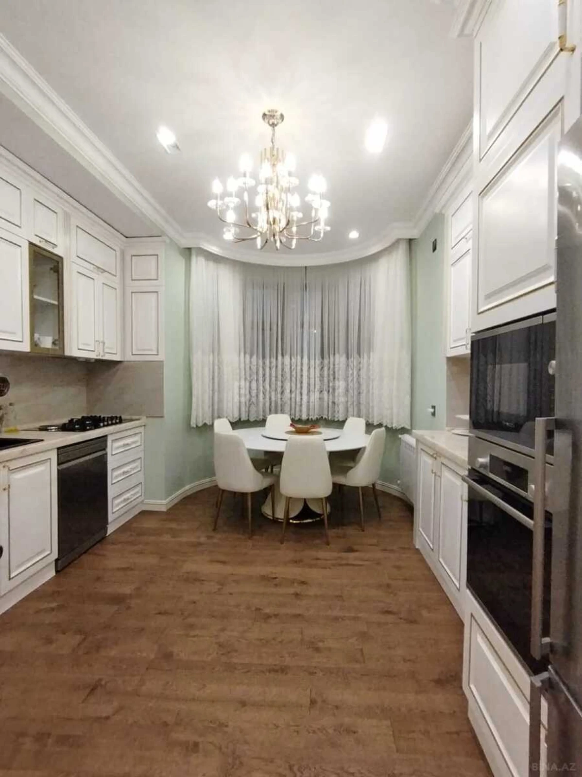 Satılır 4 otaqlı mənzil 156 m²